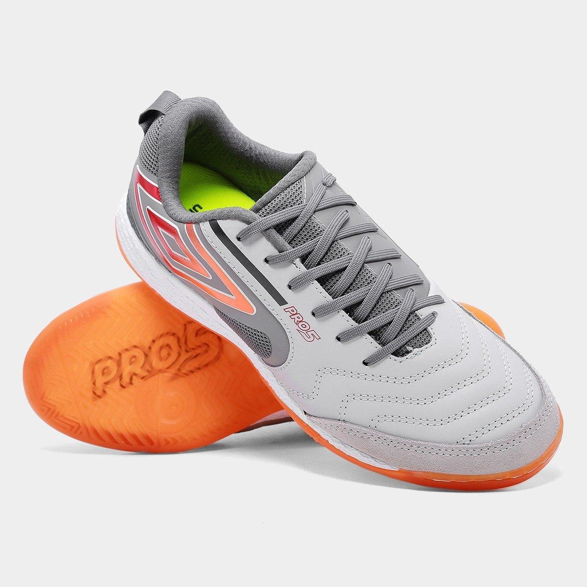 Chuteira Futsal Umbro Pro 5 Bump – Prata+Grafite